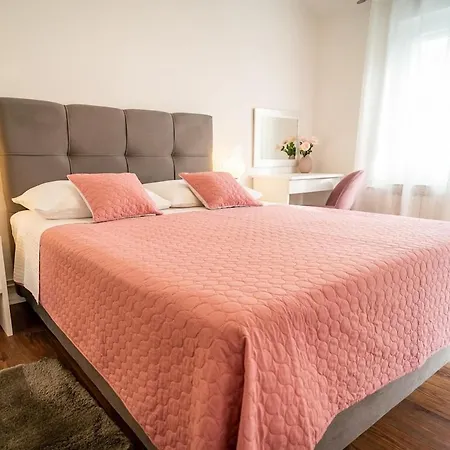 Marieta Villa Zara
