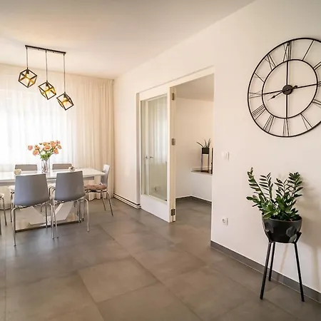 Marieta Villa Zara