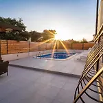 Marieta Villa